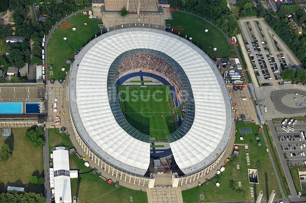 Berlin von oben - Eröffnungsspiel der Fußball-Weltmeisterschaft der Frauen 2011 im Berliner Olympiastadion