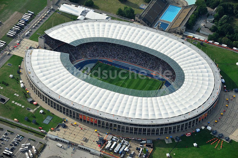 Berlin von oben - Eröffnungsspiel der Fußball-Weltmeisterschaft der Frauen 2011 im Berliner Olympiastadion