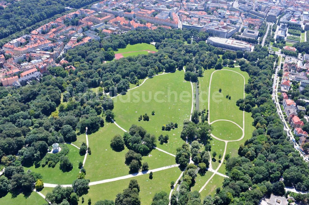 Luftbild München - Erholungspark Englischer Garten in München