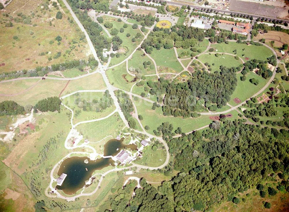 Berlin - Marzahn aus der Vogelperspektive: Erholungspark Marzahn am Kienberg.