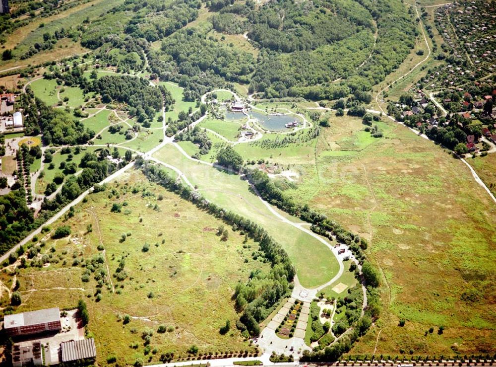 Luftaufnahme Berlin - Marzahn - Erholungspark Marzahn am Kienberg.