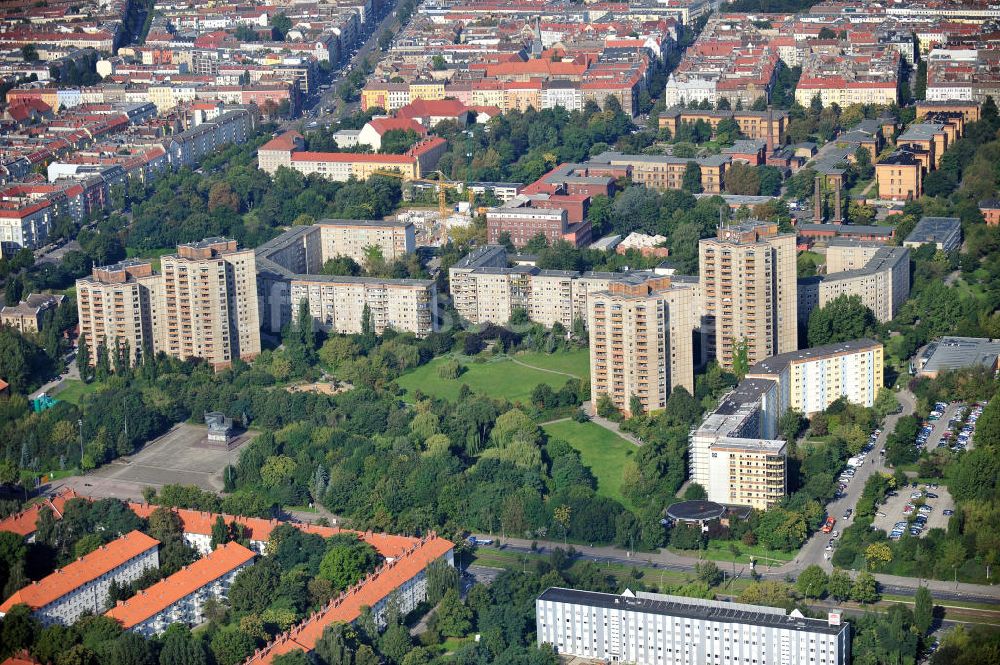 Berlin Prenzlauer Berg von oben - Ernst-Thälmann-Park in Berlin-Prenzlauer Berg