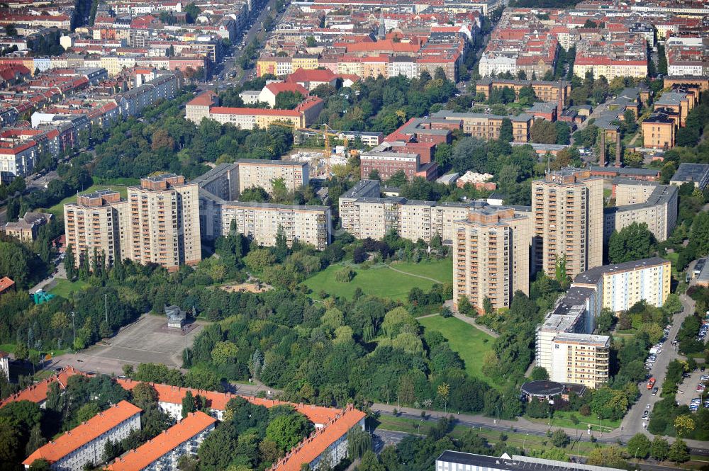 Berlin Prenzlauer Berg aus der Vogelperspektive: Ernst-Thälmann-Park in Berlin-Prenzlauer Berg