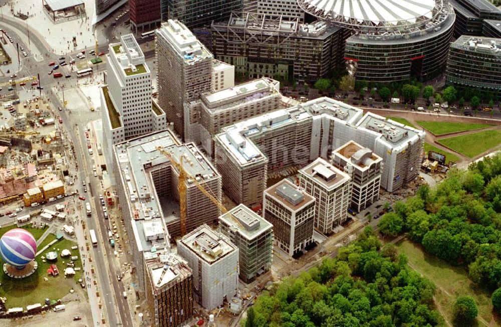 Luftaufnahme Berlin - Tiergarten - Errichtung des Beisheim-Centers am Potsdamer Platz in Berlin - Tiergarten.