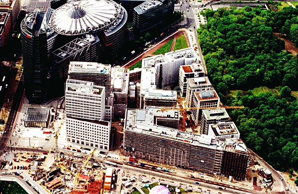 Berlin - Tiergarten aus der Vogelperspektive: Errichtung des Beisheim-Centers am Potsdamer Platz in Berlin - Tiergarten.