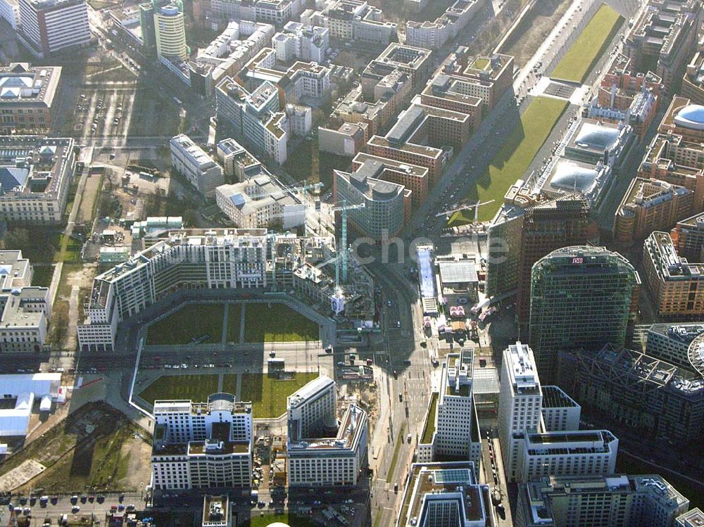 Berlin von oben - Errichtung von Büro - und Wohnhäusern am Leipziger Platz in Berlin Mitte