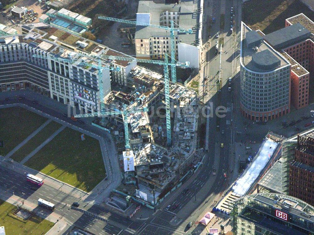 Berlin von oben - Errichtung von Büro - und Wohnhäusern am Leipziger Platz in Berlin Mitte