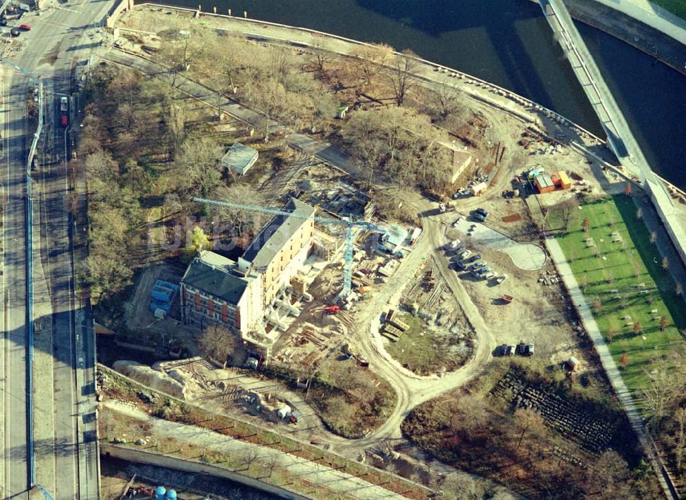 Berlin - Tiergarten von oben - Errichtung der Feuer- und Polizeiwache am Bundeskanzleramt im Berliner Regierungsviertel - ein Bauprojekt der SCHÄLERBAU BERLIN GmbH Niederlassung Hochbau Herrn Karakianis pers