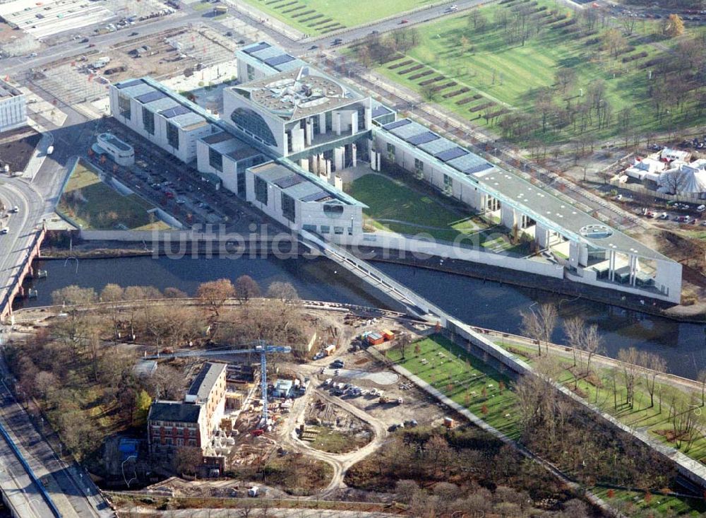 Berlin - Tiergarten von oben - Errichtung der Feuer- und Polizeiwache am Bundeskanzleramt im Berliner Regierungsviertel - ein Bauprojekt der SCHÄLERBAU BERLIN GmbH Niederlassung Hochbau Herrn Karakianis pers