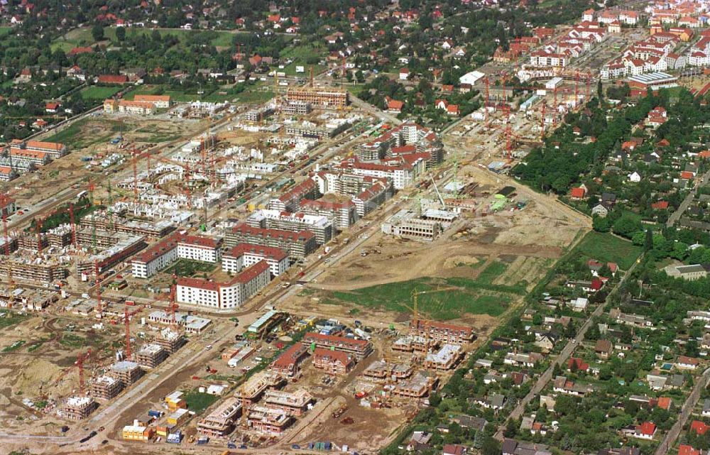 Berlin - Karow aus der Vogelperspektive: Errichtung von Neubauwohnungen in Karow-Nord.