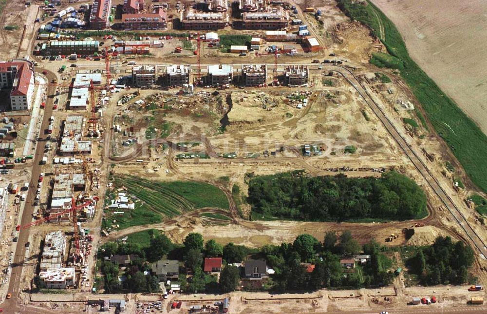 Berlin - Karow aus der Vogelperspektive: Errichtung von Neubauwohnungen in Karow-Nord.