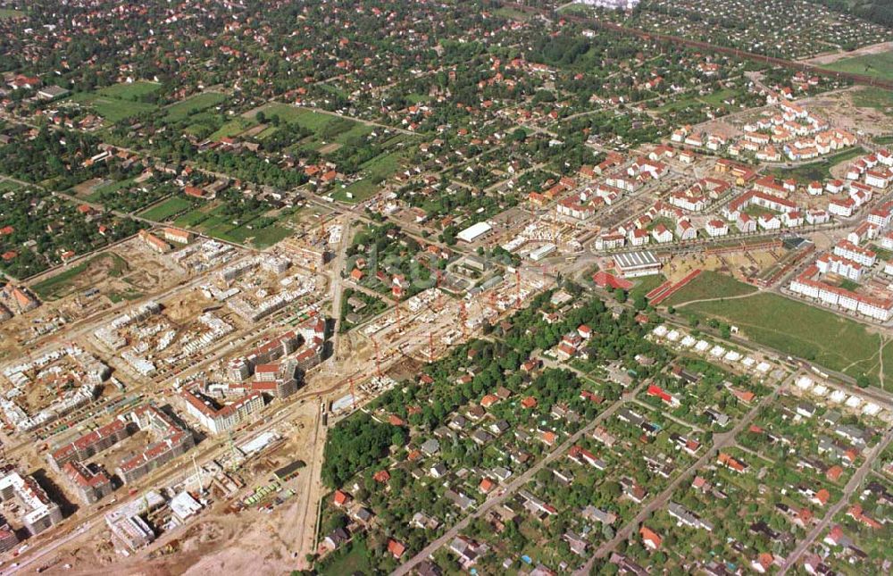 Berlin - Karow von oben - Errichtung von Neubauwohnungen in Karow-Nord.