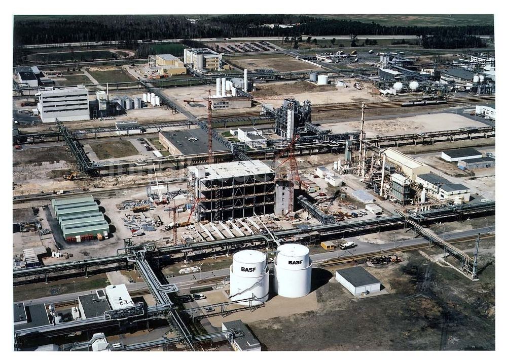 Luftbild Schwarzheide / Brandenburg - Errichtung einer Pflanzenschutzmittelanlage auf dem Werksgelände der BASF - Schwarzheide .