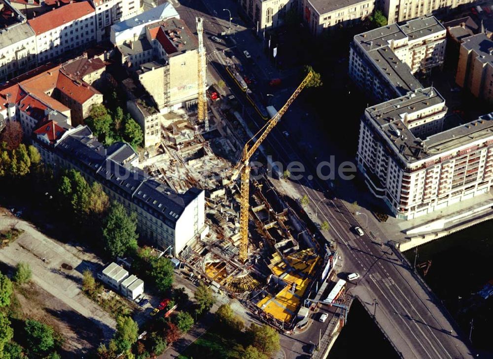 Luftaufnahme Berlin - Errichtung des Spree-Karrees vor dem Berliner Ensemble in der Friedrichstraße in Berlin Mitte durch die Regional-Hausbau GmbH 10