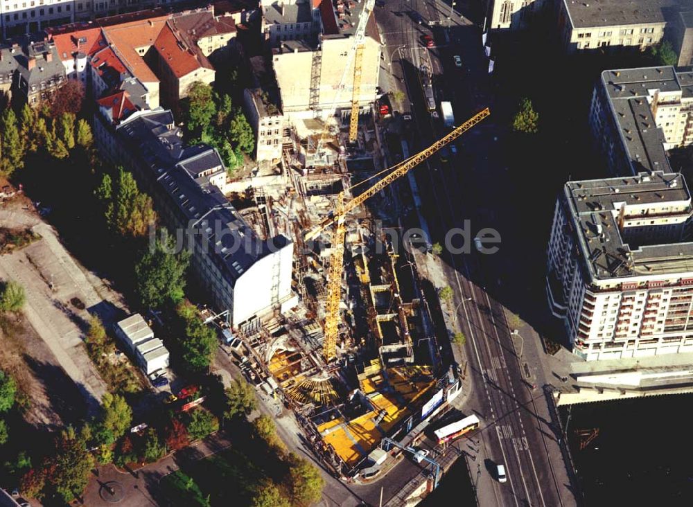 Berlin von oben - Errichtung des Spree-Karrees vor dem Berliner Ensemble in der Friedrichstraße in Berlin Mitte durch die Regional-Hausbau GmbH 10