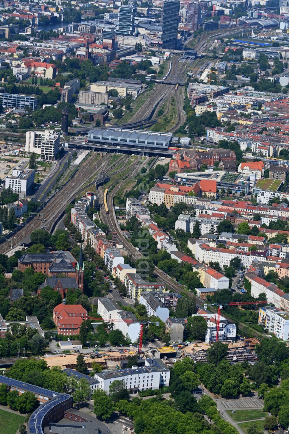 Luftaufnahme Berlin - Ersatzneubau des Bahn- Brückenbauwerk der EÜ Eisenbahnüberführung in Berlin, Deutschland