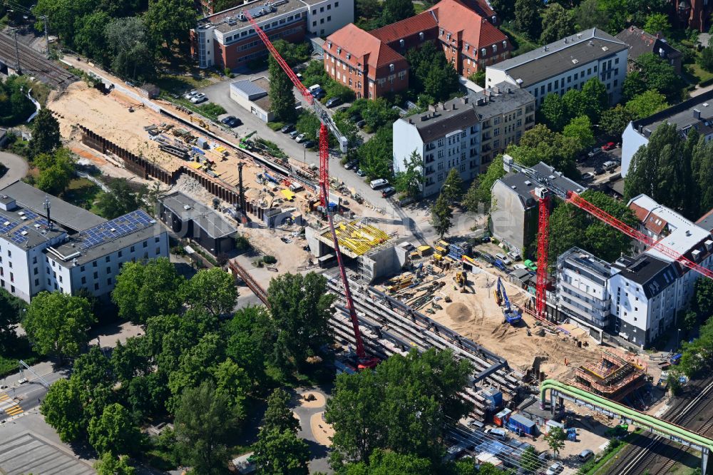 Luftbild Berlin - Ersatzneubau des Bahn- Brückenbauwerk der EÜ Eisenbahnüberführung in Berlin, Deutschland