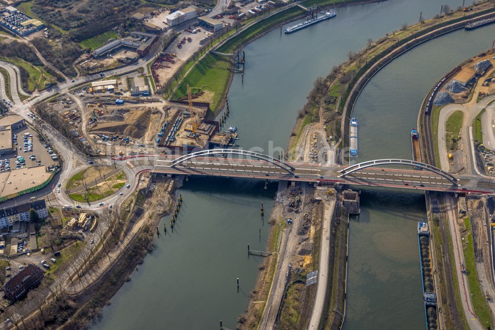 Luftbild Duisburg - Ersatzneubau des Brückenbauwerk Karl-Lehr-Brücke über die Ruhr in Duisburg im Bundesland Nordrhein-Westfalen, Deutschland