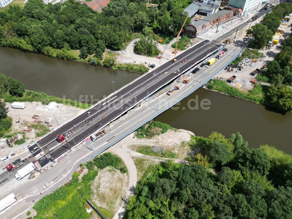 Luftbild Halle (Saale) - Ersatzneubau des Brückenbauwerk Saale-Bücke in Halle (Saale) im Bundesland Sachsen-Anhalt, Deutschland