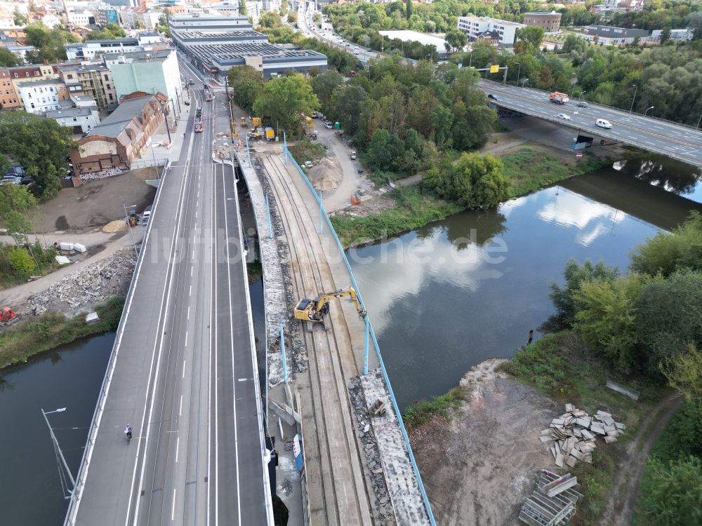 Luftaufnahme Halle (Saale) - Ersatzneubau des Brückenbauwerk Saale-Brücke in Halle (Saale) im Bundesland Sachsen-Anhalt, Deutschland