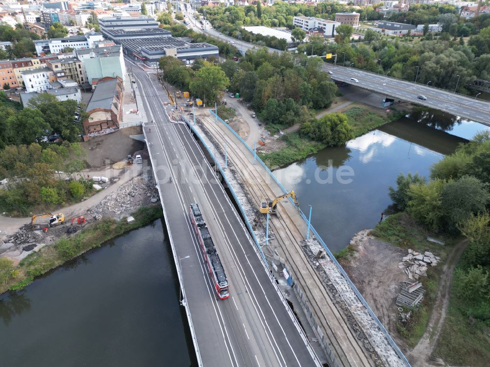 Halle (Saale) von oben - Ersatzneubau des Brückenbauwerk Saale-Brücke in Halle (Saale) im Bundesland Sachsen-Anhalt, Deutschland