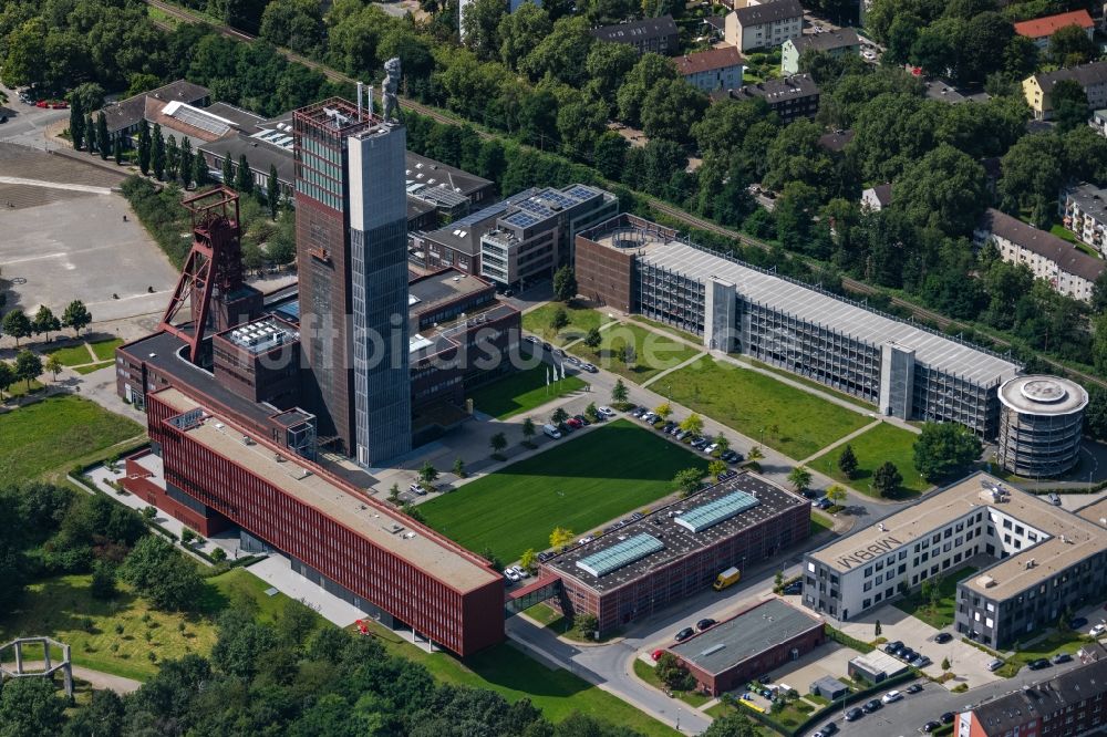 Gelsenkirchen aus der Vogelperspektive: Erschließungsturm am Bürogebäude des Verwaltungs- und Geschäftshauses der Vivawest Wohnen GmbH Am Bugapark in Gelsenkirchen im Bundesland Nordrhein-Westfalen