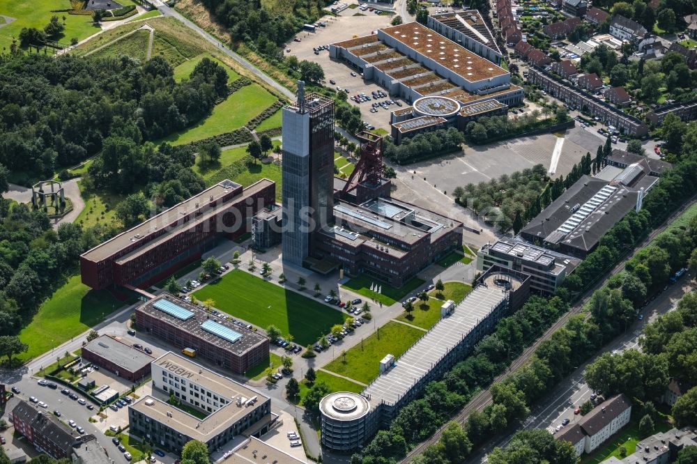 Gelsenkirchen von oben - Erschließungsturm am Bürogebäude des Verwaltungs- und Geschäftshauses der Vivawest Wohnen GmbH Am Bugapark in Gelsenkirchen im Bundesland Nordrhein-Westfalen