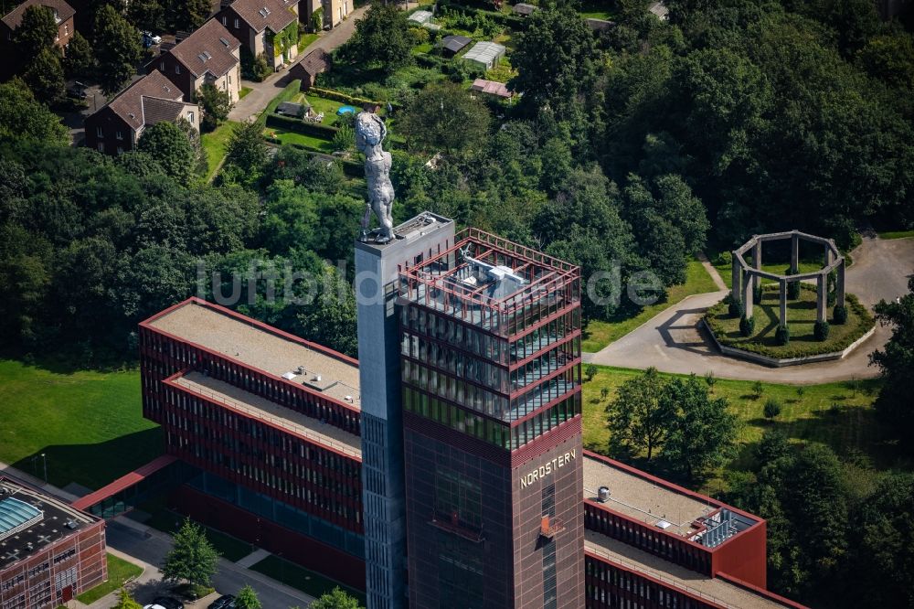 Gelsenkirchen von oben - Erschließungsturm am Bürogebäude des Verwaltungs- und Geschäftshauses der Vivawest Wohnen GmbH Am Bugapark in Gelsenkirchen im Bundesland Nordrhein-Westfalen