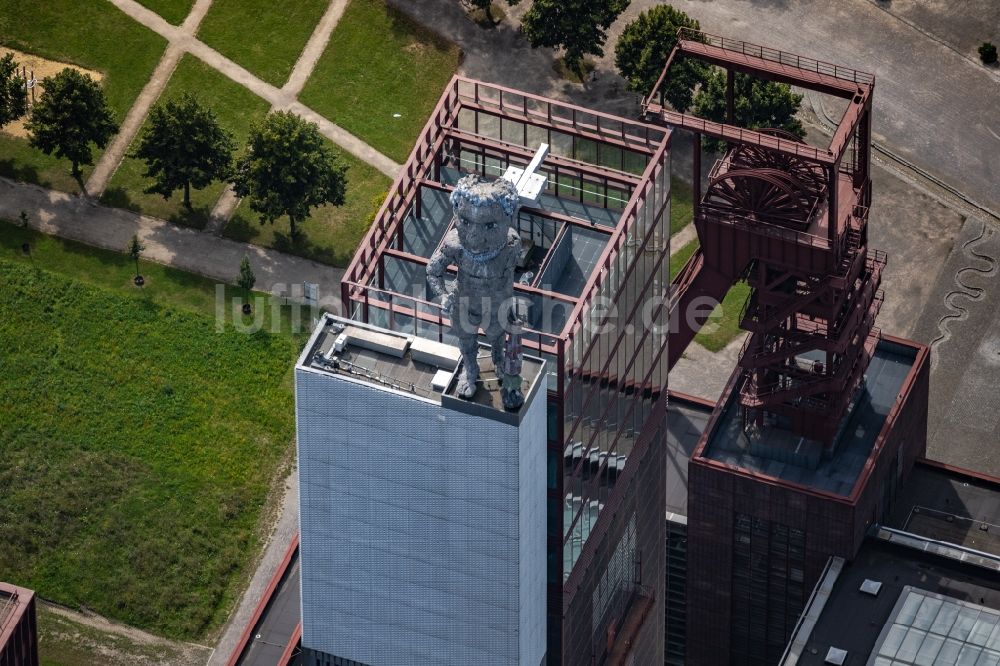 Luftbild Gelsenkirchen - Erschließungsturm am Bürogebäude des Verwaltungs- und Geschäftshauses der Vivawest Wohnen GmbH Am Bugapark in Gelsenkirchen im Bundesland Nordrhein-Westfalen