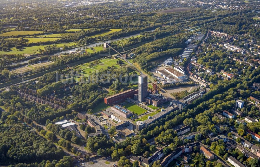 Luftaufnahme Gelsenkirchen - Erschließungsturm am Bürogebäude des Verwaltungs- und Geschäftshauses der Vivawest Wohnen GmbH Am Bugapark in Gelsenkirchen im Bundesland Nordrhein-Westfalen