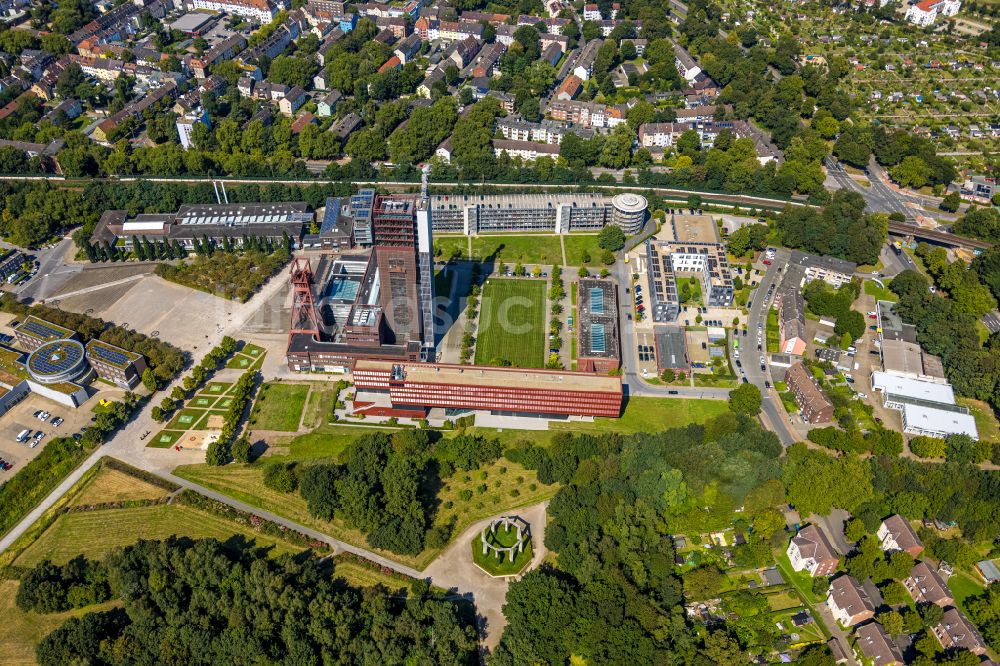 Gelsenkirchen von oben - Erschließungsturm am Bürogebäude des Verwaltungs- und Geschäftshauses der Vivawest Wohnen GmbH Am Bugapark in Gelsenkirchen im Bundesland Nordrhein-Westfalen