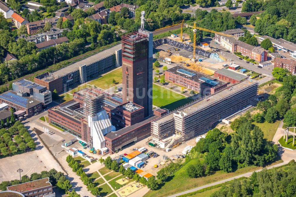 Gelsenkirchen aus der Vogelperspektive: Erschließungsturm am Bürogebäude des Verwaltungs- und Geschäftshauses der Vivawest Wohnen GmbH in Gelsenkirchen im Bundesland Nordrhein-Westfalen