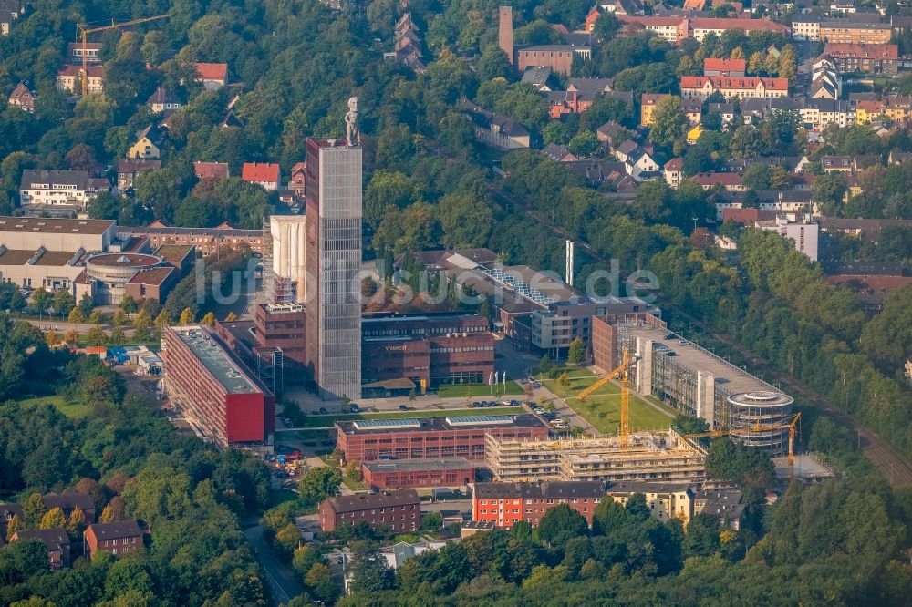 Gelsenkirchen aus der Vogelperspektive: Erschließungsturm am Bürogebäude des Verwaltungs- und Geschäftshauses der Vivawest Wohnen GmbH in Gelsenkirchen im Bundesland Nordrhein-Westfalen