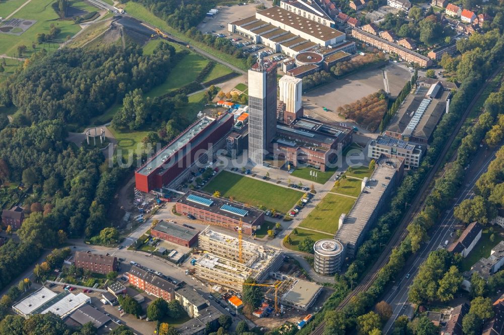 Luftaufnahme Gelsenkirchen - Erschließungsturm am Bürogebäude des Verwaltungs- und Geschäftshauses der Vivawest Wohnen GmbH in Gelsenkirchen im Bundesland Nordrhein-Westfalen