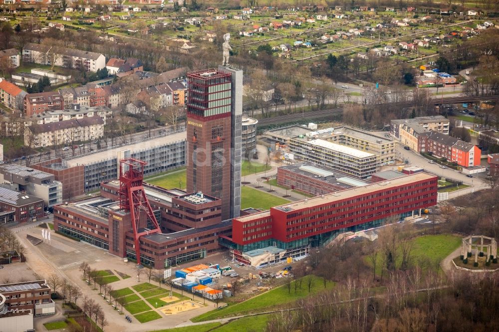 Gelsenkirchen von oben - Erschließungsturm am Bürogebäude des Verwaltungs- und Geschäftshauses der Vivawest Wohnen GmbH in Gelsenkirchen im Bundesland Nordrhein-Westfalen