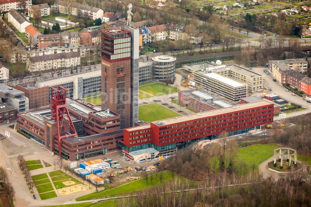 Gelsenkirchen aus der Vogelperspektive: Erschließungsturm am Bürogebäude des Verwaltungs- und Geschäftshauses der Vivawest Wohnen GmbH in Gelsenkirchen im Bundesland Nordrhein-Westfalen