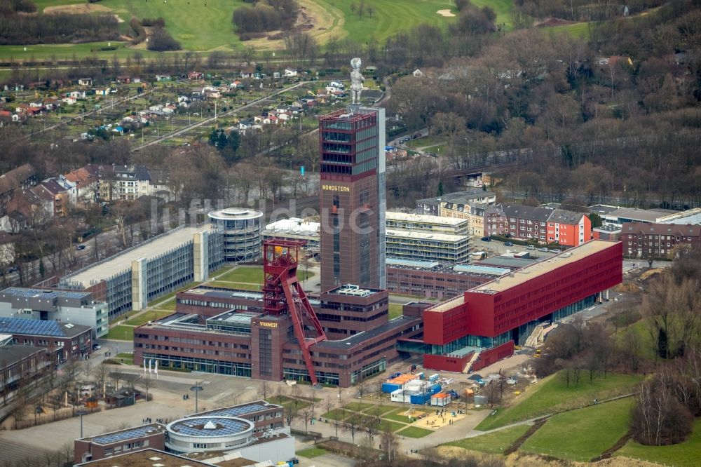 Luftaufnahme Gelsenkirchen - Erschließungsturm am Bürogebäude des Verwaltungs- und Geschäftshauses der Vivawest Wohnen GmbH in Gelsenkirchen im Bundesland Nordrhein-Westfalen