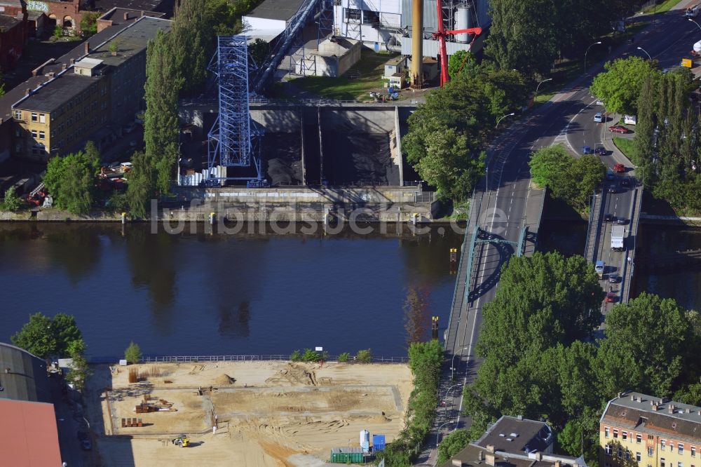 Berlin aus der Vogelperspektive: Erschlossener Baugrund an der Stubenrauchbrücke in Schöneweide im Bezirk Treptow-Köpenick in Berlin