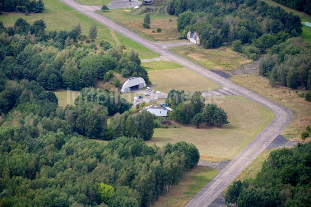 Luftbild Werneuchen - Erstes Bundesweites Luftbildfotografentreffen auf dem Flugplatz Werneuchen im Bundesland Brandenburg