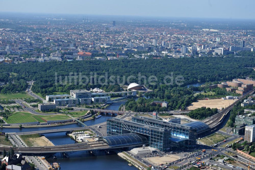 Berlin Moabit aus der Vogelperspektive: Erweiterung- und Bauflächen am Berliner Hauptbahnhof am Spreebogen im Tiergarten