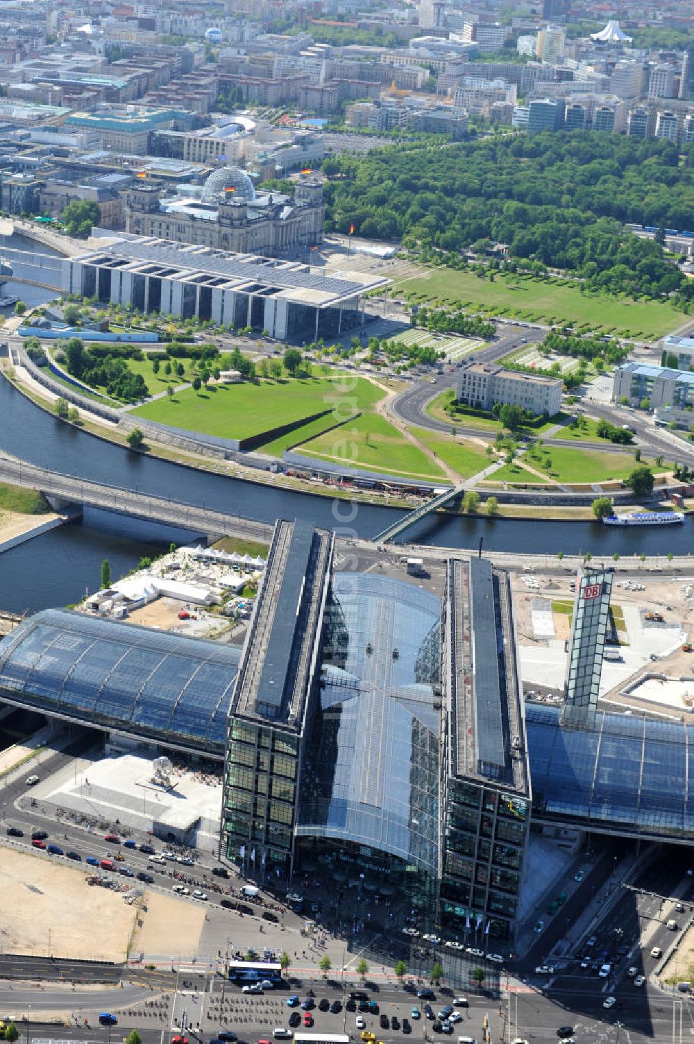 Luftbild Berlin Moabit - Erweiterung- und Bauflächen am Berliner Hauptbahnhof am Spreebogen im Tiergarten