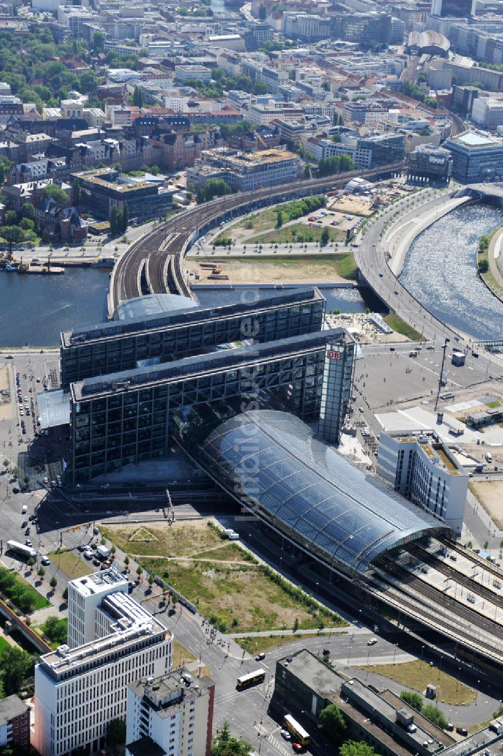 Berlin Moabit von oben - Erweiterung- und Bauflächen am Berliner Hauptbahnhof am Spreebogen im Tiergarten