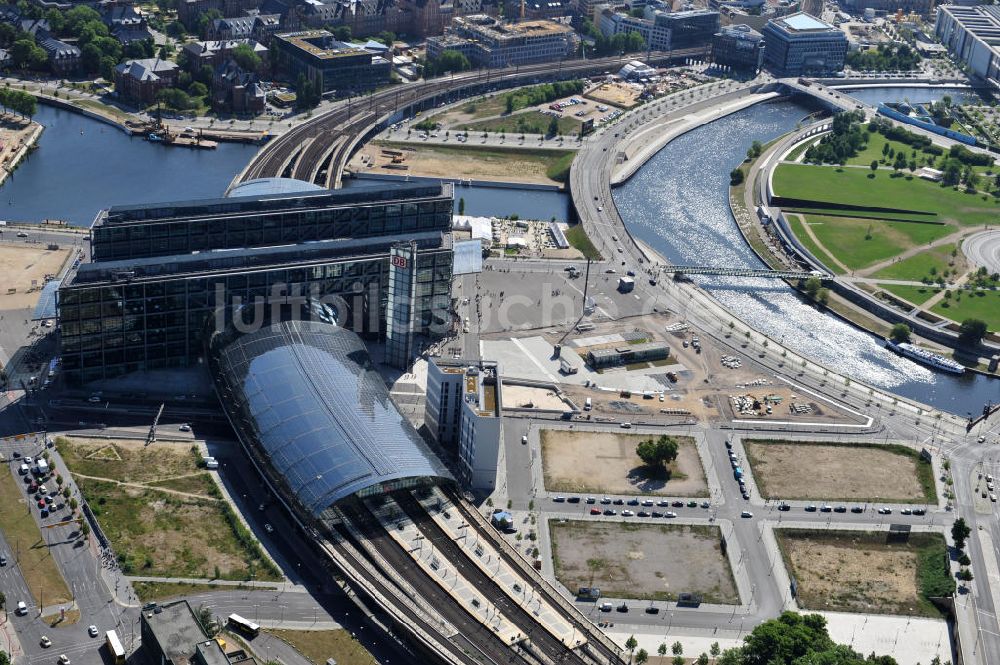 Luftaufnahme Berlin Moabit - Erweiterung- und Bauflächen am Berliner Hauptbahnhof am Spreebogen im Tiergarten