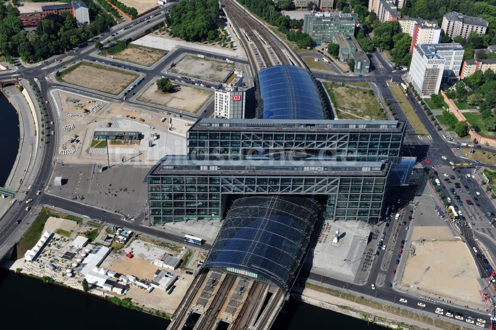 Berlin Moabit aus der Vogelperspektive: Erweiterung- und Bauflächen am Berliner Hauptbahnhof am Spreebogen im Tiergarten