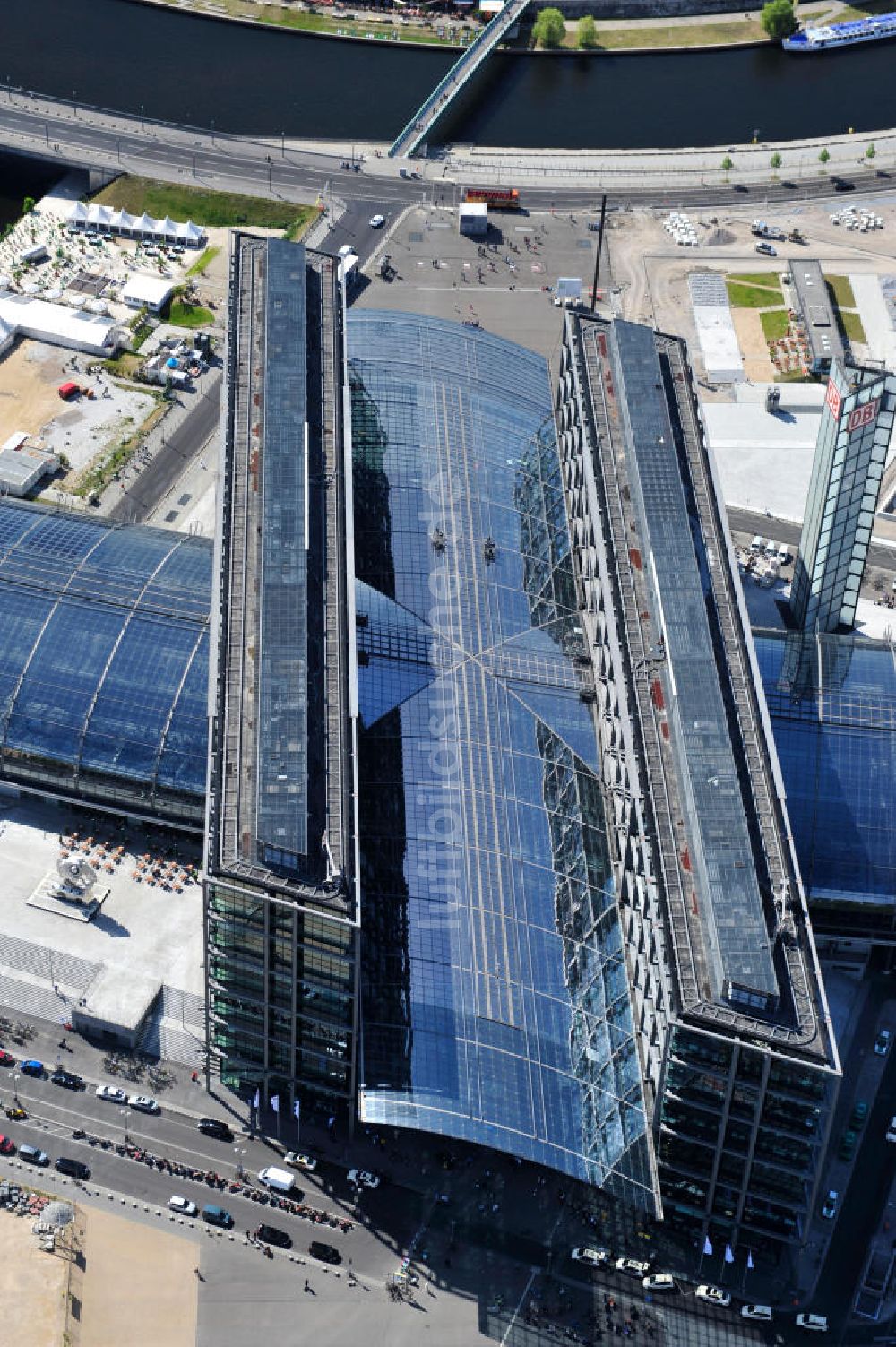 Luftbild Berlin Moabit - Erweiterung- und Bauflächen am Berliner Hauptbahnhof am Spreebogen im Tiergarten