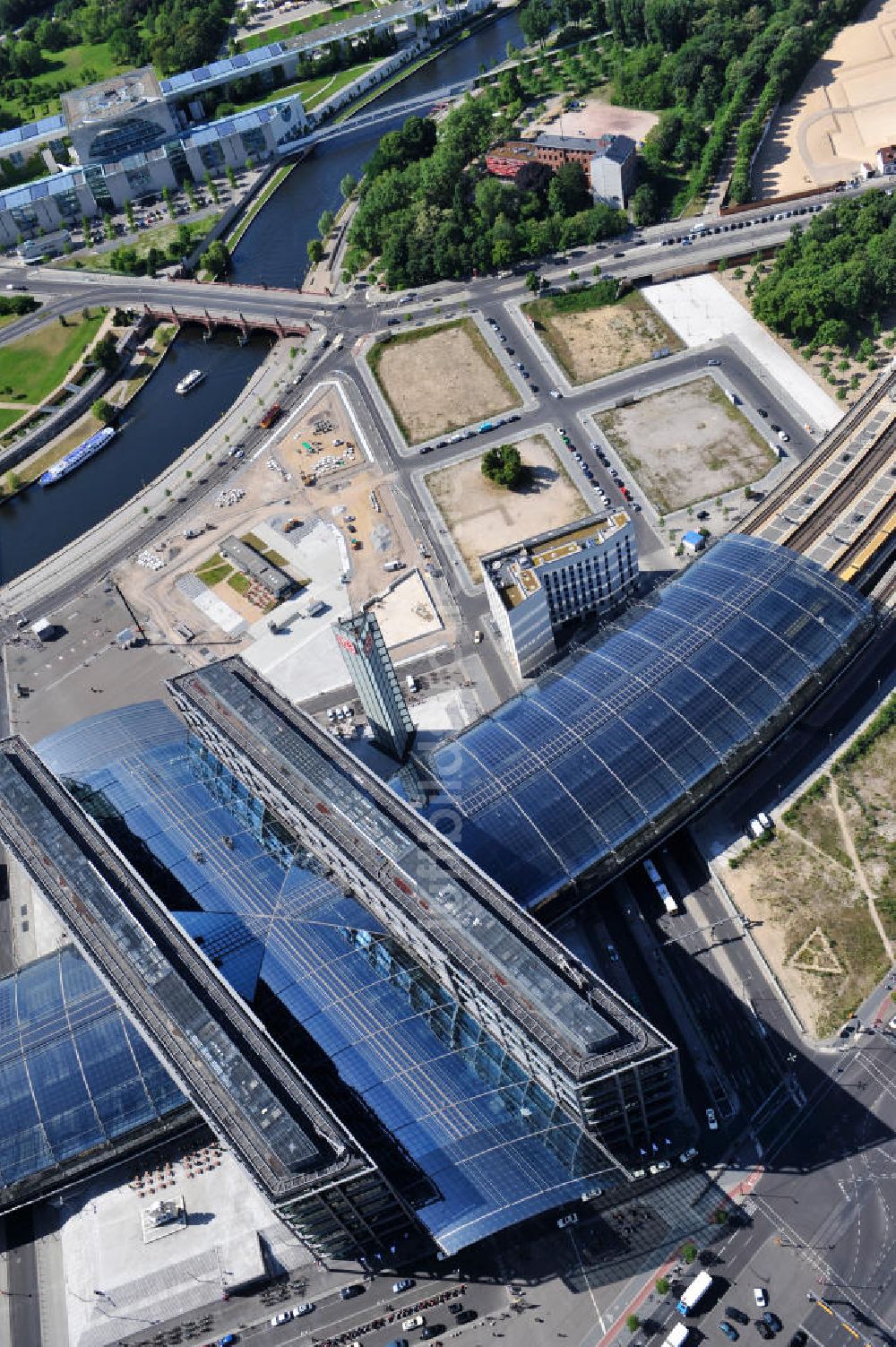 Luftbild Berlin Moabit - Erweiterung- und Bauflächen am Berliner Hauptbahnhof am Spreebogen im Tiergarten