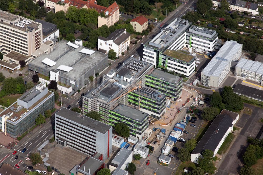 Mainz von oben - Erweiterung Forschungs- Gebäude und Bürokomplex des Unternehmens Biontech in Mainz im Bundesland Rheinland-Pfalz