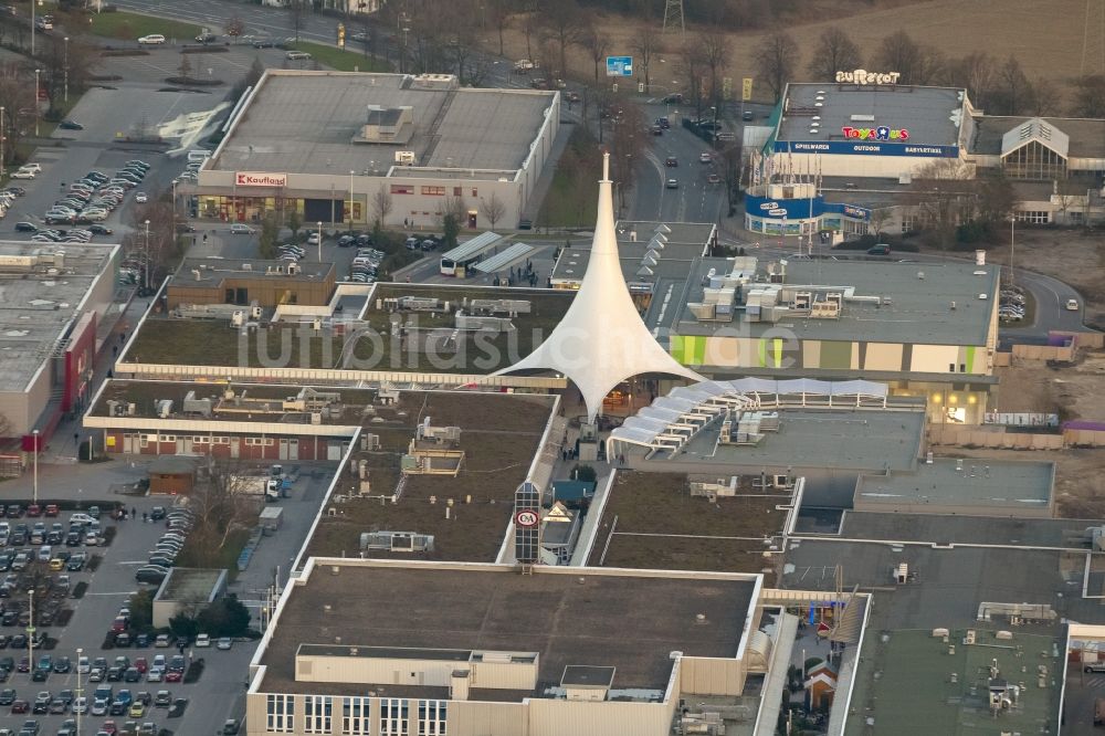 Bochum von oben - Erweiterung und Umbau des Einkaufszentrum an der A40 Ruhrpark in Bochum im Bundesland Nordrhein-Westfalen NRW