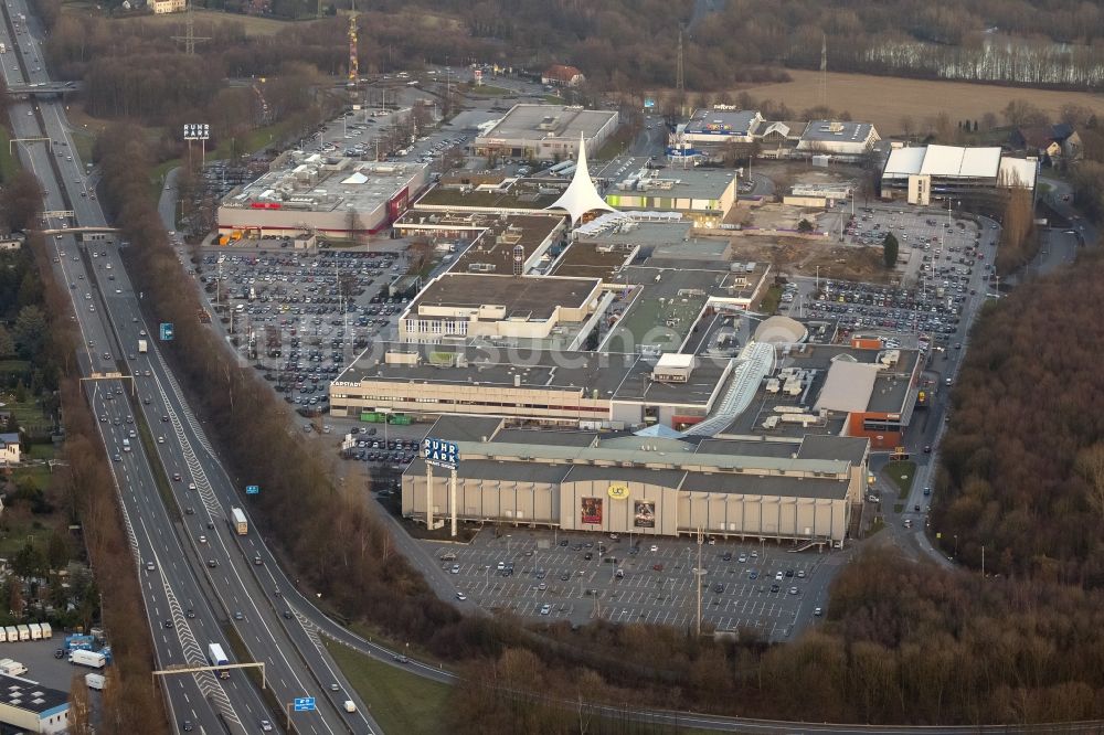 Bochum aus der Vogelperspektive: Erweiterung und Umbau des Einkaufszentrum an der A40 Ruhrpark in Bochum im Bundesland Nordrhein-Westfalen NRW