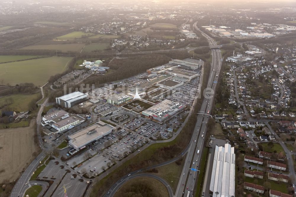 Bochum von oben - Erweiterung und Umbau des Einkaufszentrum an der A40 Ruhrpark in Bochum im Bundesland Nordrhein-Westfalen NRW